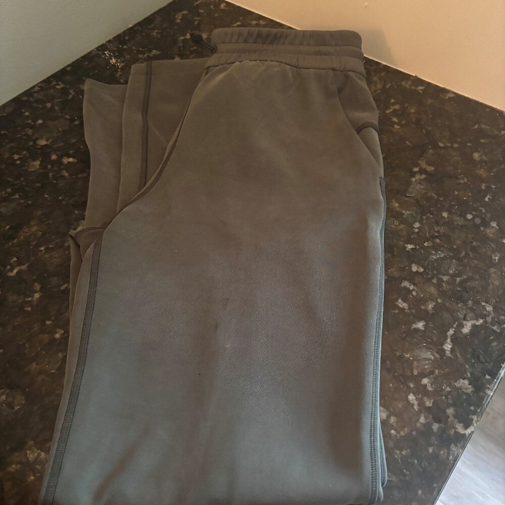 LULU Lemon Mid-Rise Pant - Rainforest Green - size 6